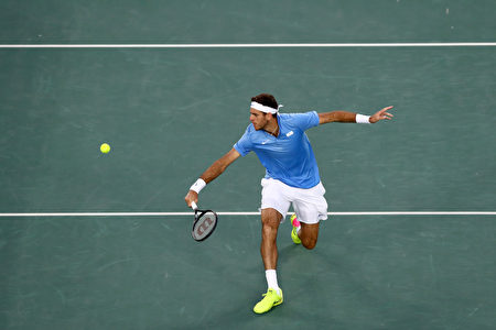 阿根廷网球选手戴波特罗（Juan Martin del Potro）在准决赛中，以5-7、6-4和7-6（7/5）力克西班牙蛮牛纳达尔（Rafael Nadal），晋级里约奥运网球男单决赛。(Dean Mouhtaropoulos/Getty Images)