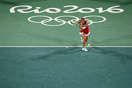 里约奥运网球赛结束了女单冠军的争夺，世界排名34位的波多黎各选手普伊格夺得金牌。(Dean Mouhtaropoulos/Getty Images)