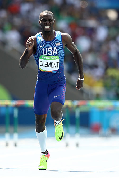 8月18日，在里约奥运田径男子四百米跨栏比赛中，美国模特选手克莱门特（Kerron Clement）赢得金牌。(Cameron Spencer/Getty Images)