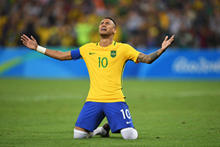 內馬爾打進制勝點球，為巴西鎖定金牌。 (Laurence Griffiths/Getty Images)