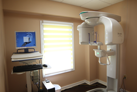 Smile Line 牙科診所擁有世界上最好的醫療設備X-光3D 成像儀和斷層CT掃描。（圖由Smile Line 牙科診所提供）
