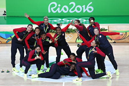 美國女籃以101-72戰勝西班牙，連續六屆奧運會奪得金牌。(Sean M. Haffey/Getty Images)
