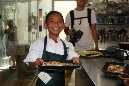 9岁的克里奇（Reyana Krich）制做了韩国风味披萨获季军。（徐绣惠/大纪元）