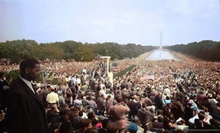 為工作和自由向華盛頓進軍（也稱「向華盛頓的偉大進軍」）發生於1963年8月28日，是美國歷史上最大的一場人權政治集會、美國首都最大規模的一次集會，也是美國最早進行電視直播的集會之一。(Courtesy of Marina Amaral)