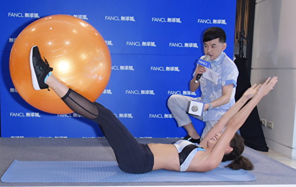 AKEMI（香月名美）FANCC保养品示范美人弹力纤体操