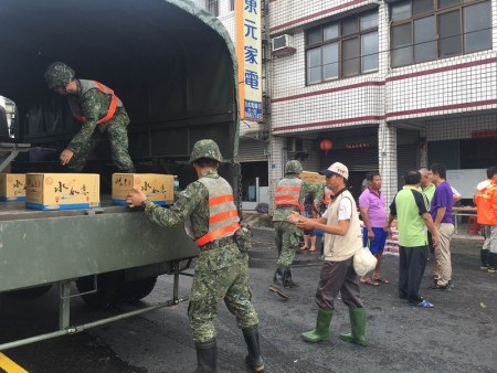 強颱莫蘭蒂肆虐台灣 釀1死44傷