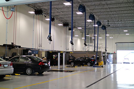 Richmond Acura最近搬迁至Richmond Automall，提供最佳服务。