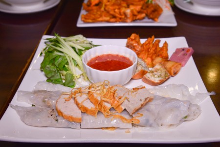 灣區越南餐館Banh Cuon Bac Ninh的Banh Cuon Bac Ninh Dac Biet，1道菜可以嚐到七種風味，滿足獵奇的心。（石嵐/大紀元）