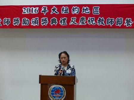在海外从事华文教学20年的许秀莲老师分享心得。