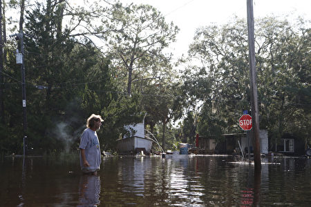 爱米娜造成的洪水。(Brian Blanco/Getty Images)