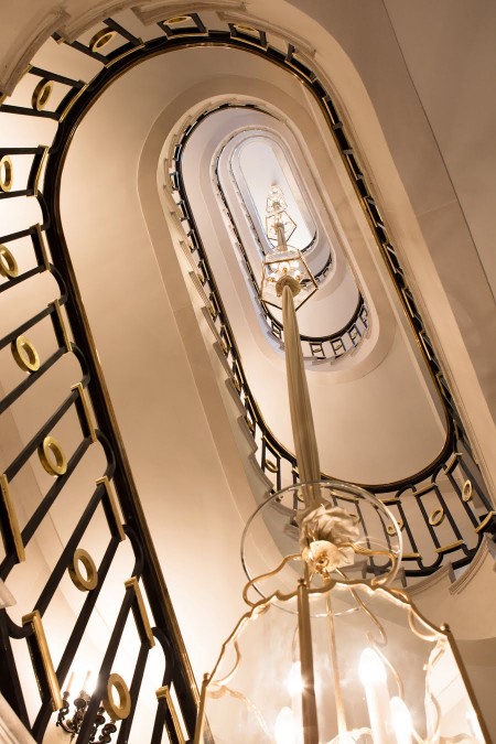 LA RÉSERVE巴黎酒店宛如直達天際的階梯。（圖：官方網站提供）