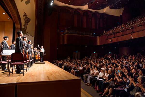 2016年10月3日下午，神韻交響樂團在台北中山堂演出。（白川／大紀元）