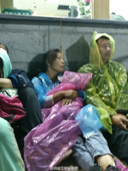 10月3日晚，陝西渭南市華陰市城南的華山名勝風景區因索道出現故障，導致數千名遊客被困。（網絡圖片）