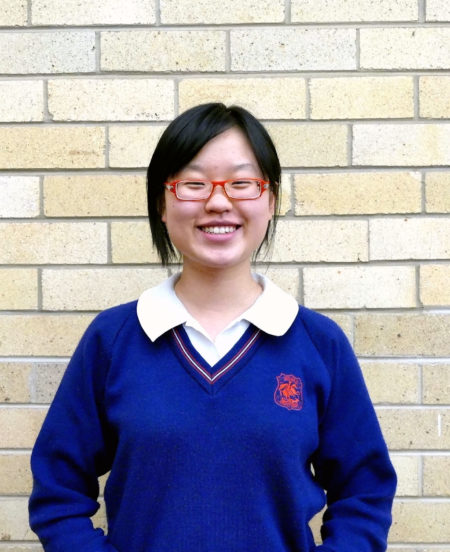 10月13日，悉尼南區高嘉華精英公立中學St. George Girls High School的學生錢思成參加了2016年HSC首日英文科目的考試。（安平雅/大紀元）