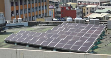彰化市學校太陽光電屋頂。（彰化市政府／提供）