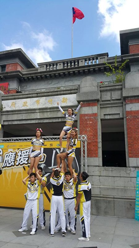 中華大學啦啦隊表演。（林寶雲／大紀元）