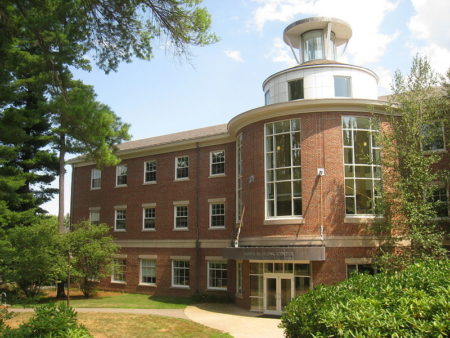 巴布森學院是美國最多元化的大學之一，國際學生來自全球80多個國家。（維基百科公有領域）