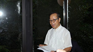 《民报》总主笔刘志聪在媒体座谈会上演讲。（倪尔森／新唐人）