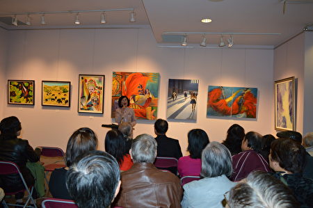 图：加西台湾艺术家协会“美的惊艳”联展，开幕式由叶宪年老师主持。（邱晨/大纪元）