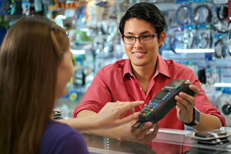 开新卡、降低信用卡利用率，在短时间内能提高你的信用分数（Fotolia）