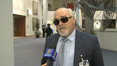 欧洲残疾人论坛主席Ioannis Vardakastanis接受采访。（新唐人）