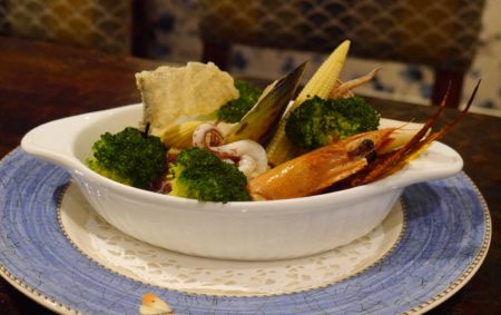 帕莎蒂娜意大利屋双人分享餐主餐有利用多种最新鲜的海鲜食材烹调的幽灵海盗船。（方金媛／大纪元）