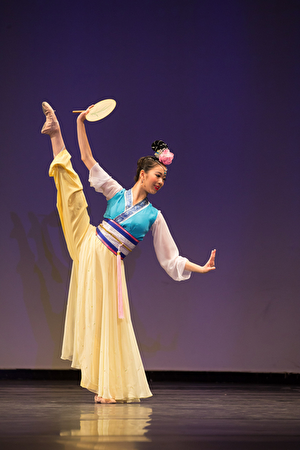 加州飛天藝術學院學生Hannah Jao獲得「全世界中國古典舞大賽」的優秀表演獎。（戴兵／大紀元）
