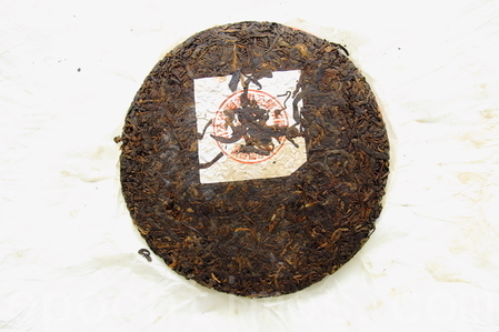 中茶红印(熟茶)-圆茶饼。（赖友容／大纪元）