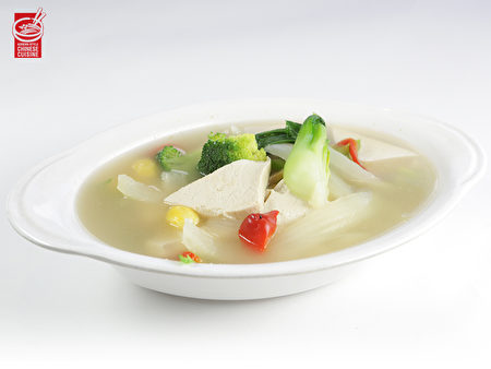 蔬菜豆腐湯（張學慧/大紀元）