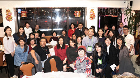 全美外语协会台湾代表团团员和波士顿华语文教师合影。（贝拉/大纪元）