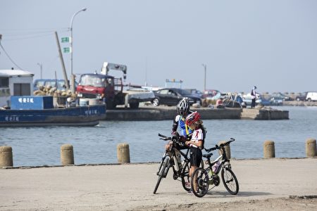 海山渔港提供民众观海好去处。（新竹市府提供）
