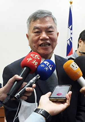 經濟部次長沈榮津表示，台灣可朝雙邊協定的方向努力，並持續洽談法規鬆綁，同時產業也要配合。（中央社/提供）