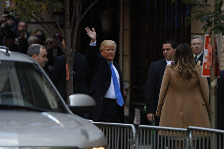 美国共和党总统候选人川普周二在纽约住家附近投票，投完票后对记者开玩笑地说，对他而言，要投给谁真是个“困难抉择”。(Aaron P. Bernstein/Getty Images)