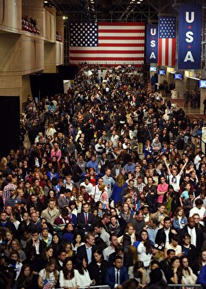 Supporters of US Democratic presidential nominee Hillary Clinton watch elections results during election night at the Jacob K. Javits Convention Center in New York on November 8, 2016. / AFP / DON EMMERT (Photo credit should read DON EMMERT/AFP/Getty Images)