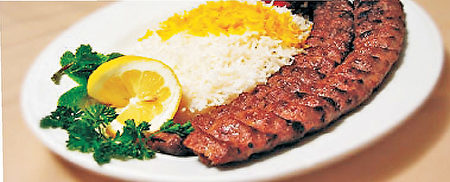 香气四溢的卡博串配藏红花米饭（Shiraz Persian Restaurant提供）。