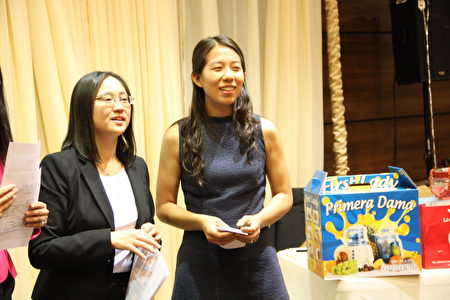 在圣莫妮卡UCLA医疗中心担任肺病科医生的Lillian Yonshin Hsu和Cynthia Hsu Kim做“慢性肺阻塞的预防和治疗”专题讲座。（张岳、张进/大纪元）