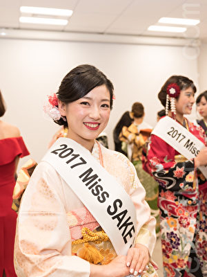 角逐2017年日本酒小姐候选人亮相