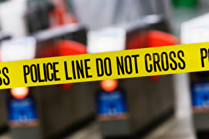  周一晚将近午夜的11点半，一个16岁的男孩在Kingston Road夹Victoria Park Ave.的Kingswood路上被3名白人男子刺伤（Gettyimages）