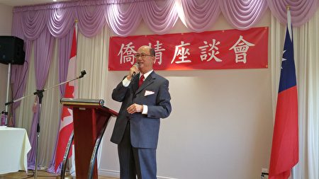 圖：駐溫經文處僑務委員陳立興博士分享了參加台北僑務委員會議的花絮心得。（邱晨/大紀元）