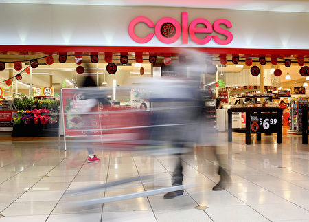 澳洲兩大超市巨頭Woolworths與Coles已開始聖誕前購物價格戰。(Quinn Rooney/Getty Images)