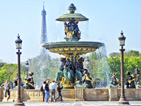巴黎協和廣場上的噴泉（公共領域）