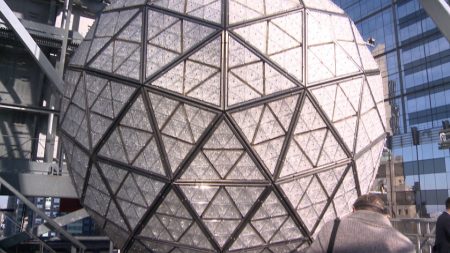 27日，2017跨年水晶球在時代廣場亮相。