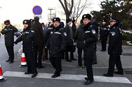 Police stand guard outside the Beijing City High Court where the result of an appeal by Chinese journalist Gao Yu was announced in Beijing on November 26, 2015. A Chinese court on November 26 reduced the seven-year jail sentence given to a 71-year-old Chinese journalist convicted of leaking state secrets by two years, her lawyer said after an appeal in a case condemned by free speech advocates worldwide. AFP PHOTO / GREG BAKER / AFP / GREG BAKER (Photo credit should read GREG BAKER/AFP/Getty Images)