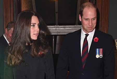 LONDON, ENGLAND - NOVEMBER 12: Prince William, Duke of Cambridge and Catherine, Duchess of Cambridge attend the annual Royal Festival of Remembrance at the Royal Albert Hall on November 12, 2016 in London, England. (Photo by Victoria Jones-WPA Pool/Getty Images)