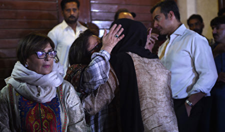 12月7日巴基斯坦國際航空公司（PIA）的PK-661航班墜毀，圖為悲痛的遇難者家屬。 (RIZWAN TABASSUM/AFP/Getty Images)