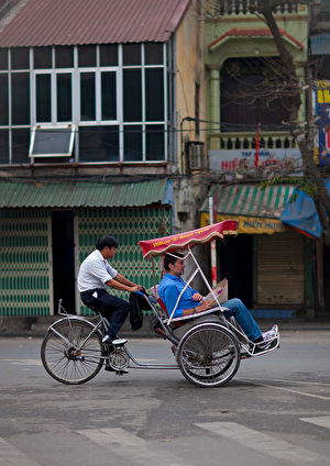 越南河内街头的人力三轮车。(Eric Lafforgue/Getty Images)