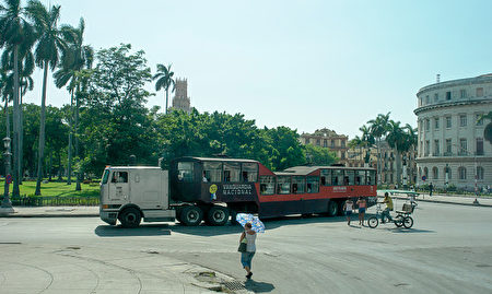 古巴的骆驼巴士。(Athanasios Gioumpasis/Getty Images)