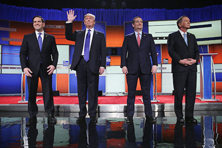  2016年3月3日，參加共和黨底特律辯論會的4名選將。從左至右分別為：盧比奧、川普、科魯茲、卡西奇。(Chip Somodevilla/Getty Images)