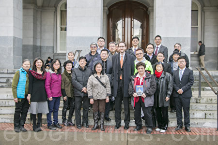 旧金山华人受邀访问州府 进一步认识民主权益