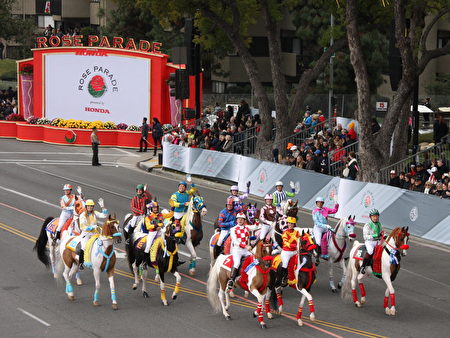 第128届帕萨迪纳（Pasadena）玫瑰花车游行马队。（徐绣惠/大纪元）